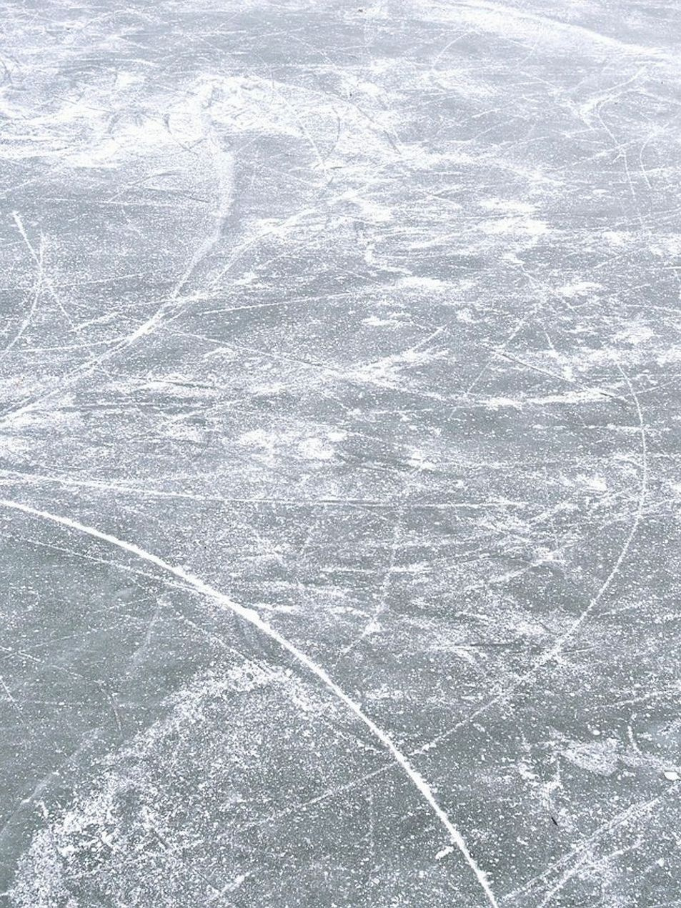 Retrato del guía después de una larga jornada en la pesca en hielo
